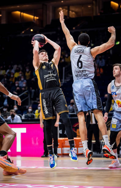 但在他的领 但在他的领